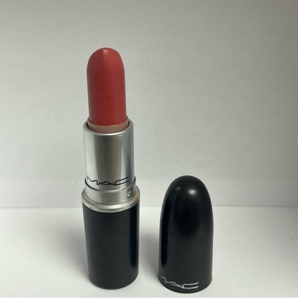 Mac Hoop Pink Lipstick 2014 - Picture 5 of 7